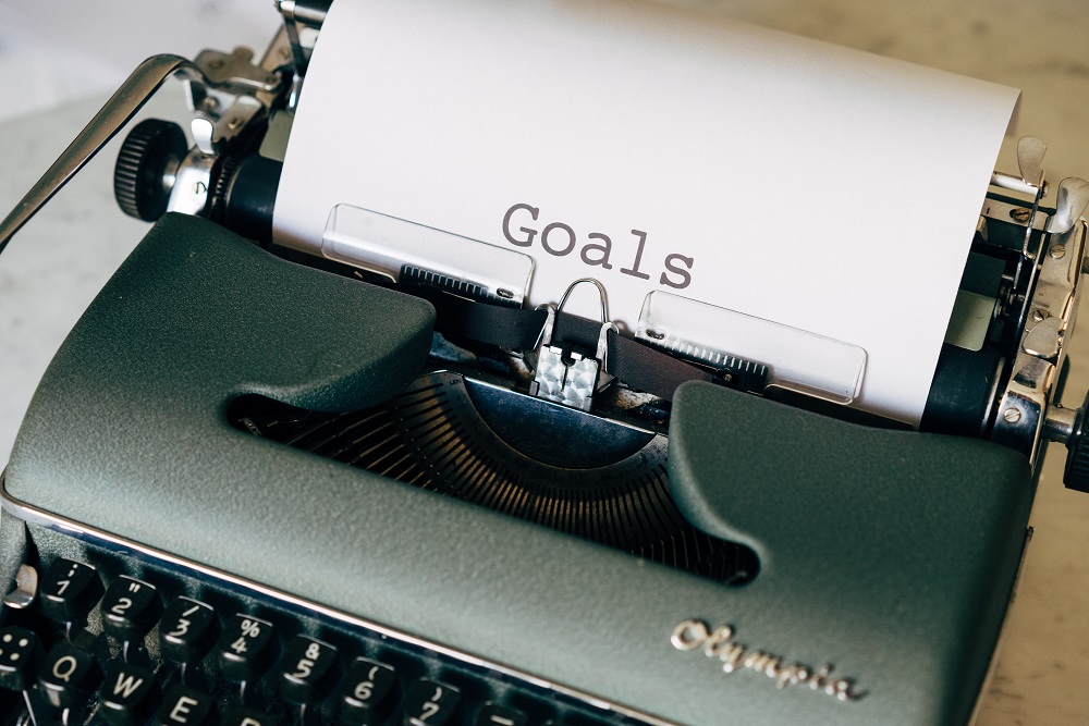 Typewriter with goals on the sheet of paper - Photo by Markus Winkler from Pexels